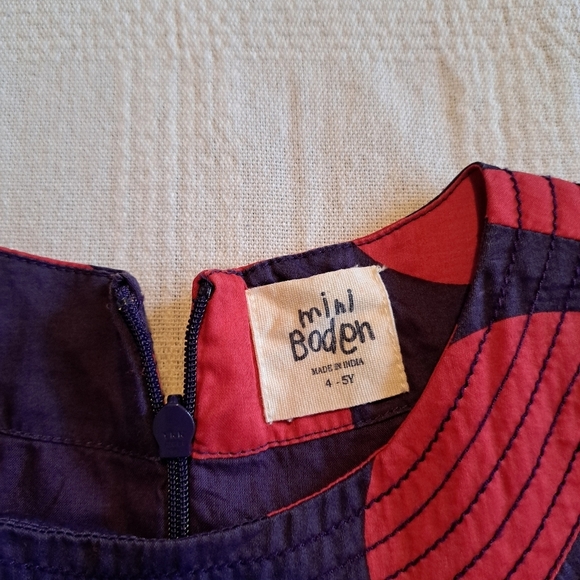 Mini Boden girls dress 4-5 years purple with red dots, 2 pockets, VGUC #2 of 2 - Picture 4 of 6